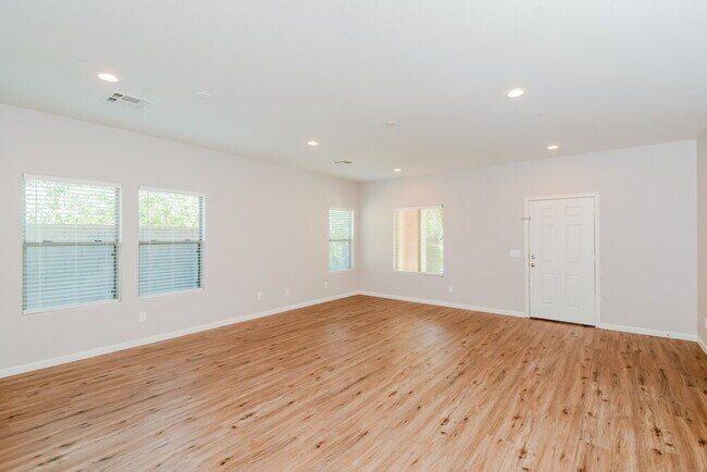 Photo - 17110 N 184th Dr