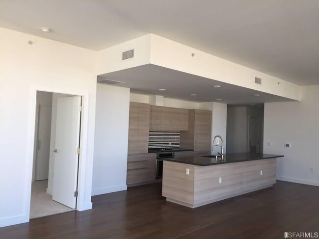 Photo - 718 Long Bridge St