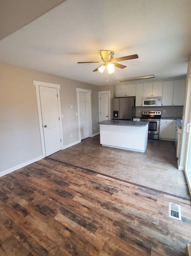 Photo - Large 4 bedroom home is SE Portland!