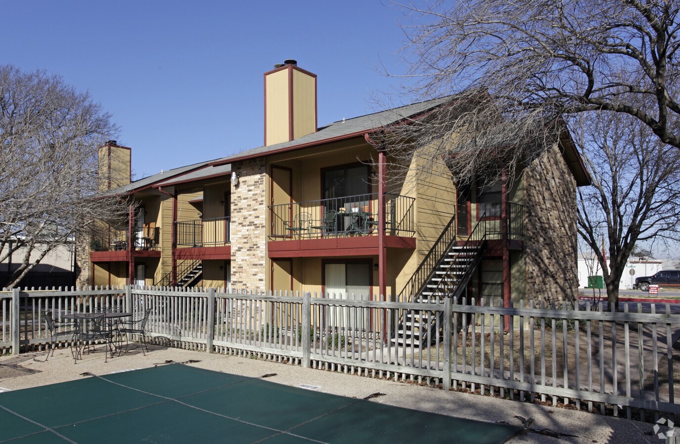 Photo - 12 Oaks Apartments