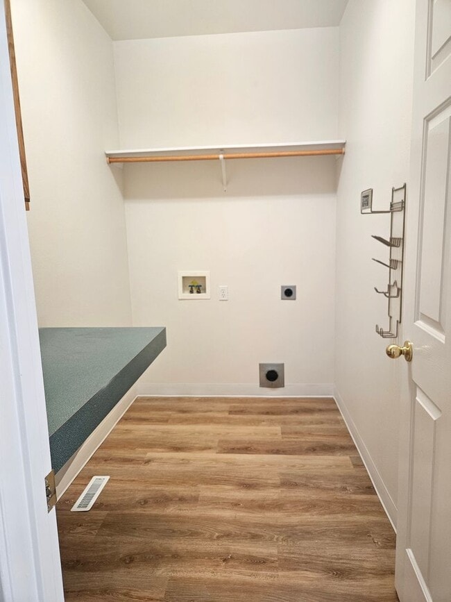 Photo - 4 Bedroom 2.5 Bathroom Desireable Merdian Neighborhood