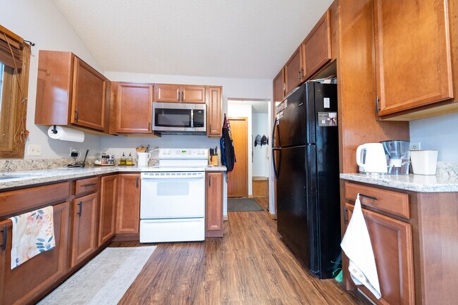 Photo - 825 Golden Meadow Rd