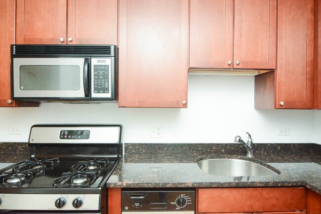 675 W Wrightwood Ave Unit 025