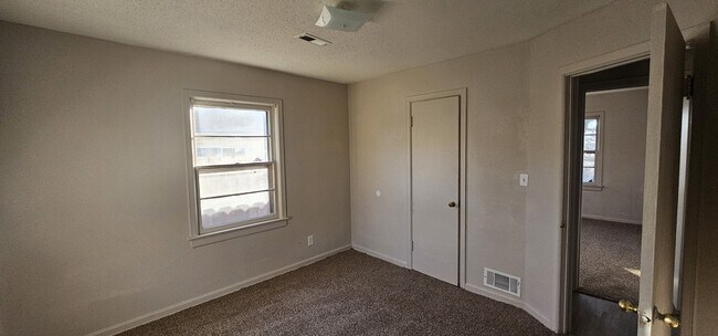 Photo - 1952 N Volutsia