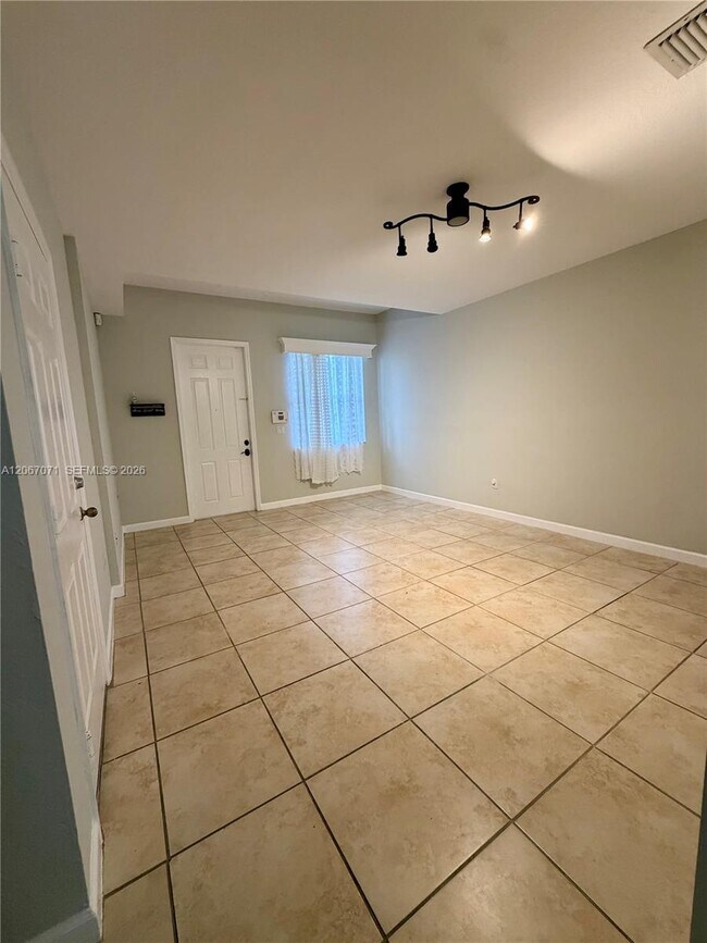 1067 NE 41st Pl