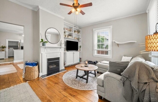 Photo - Cute bungalow house. | Available April | 6 month Lease