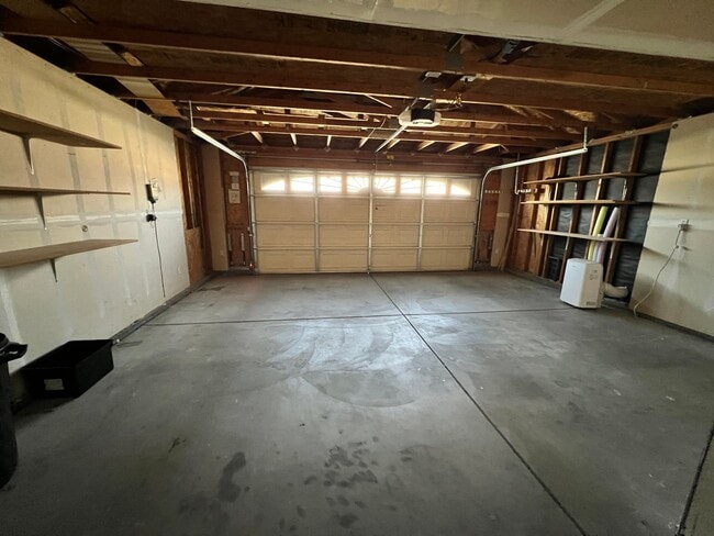 Building Photo - 412 Apple Way