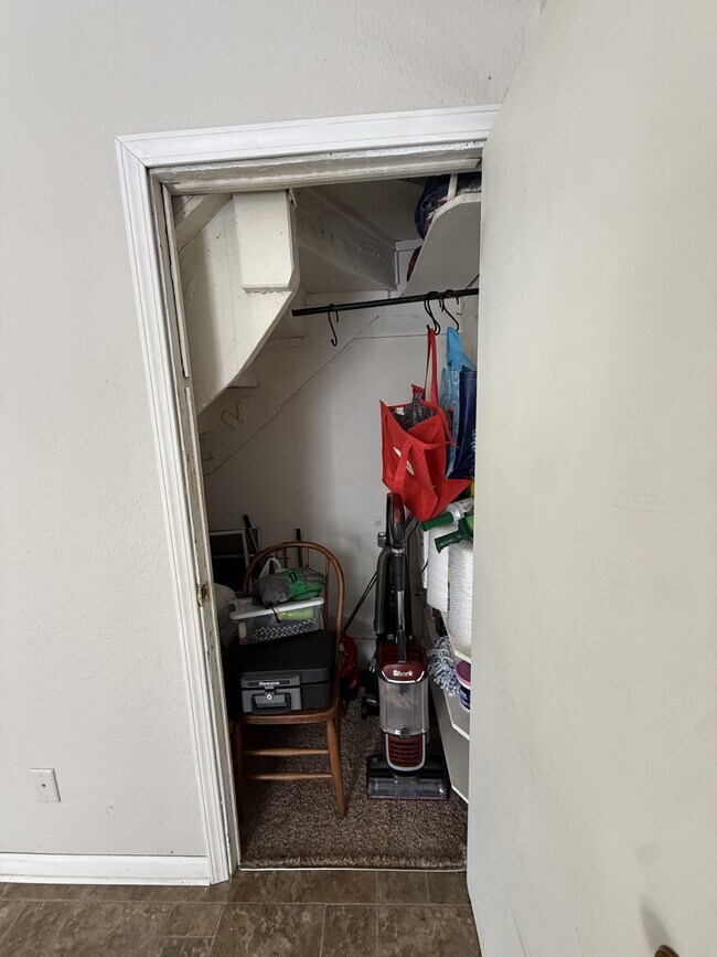 Photo - 304 2nd St SW