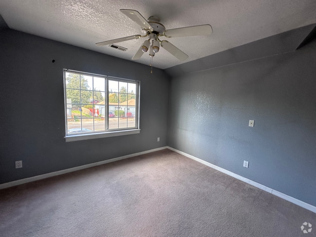 Building Photo - 3100 SE 122nd Ave Rental