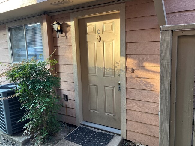 Building Photo - 8048 Sands Point Dr Unit C