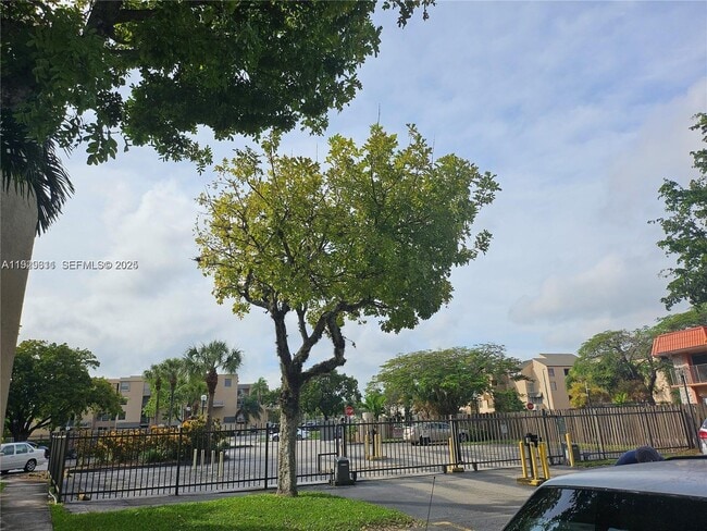 Building Photo - 10641 SW 108th Ave Unit 1H