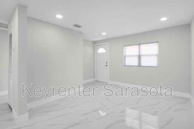 Photo - 130 Virginia Ct