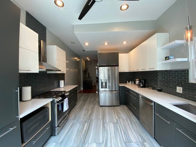 Photo - 419 E Oakwood Blvd