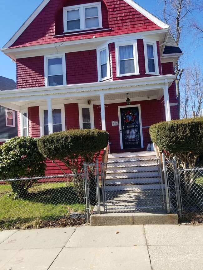 Photo - 35 Algonquin St