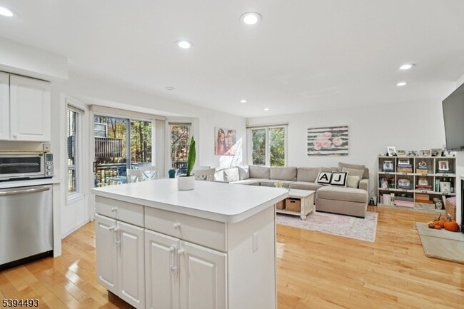 Photo - 33 Clarken Dr