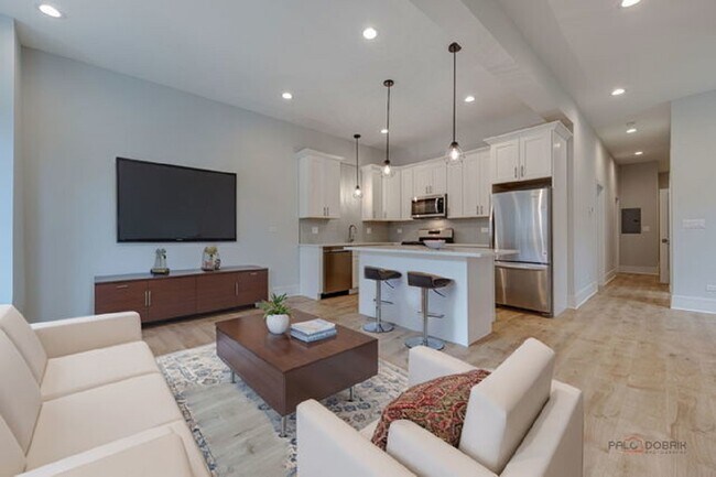 Building Photo - 1746 N California Ave Unit #  01