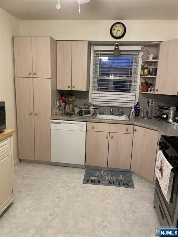 Photo - 156 6th Ave