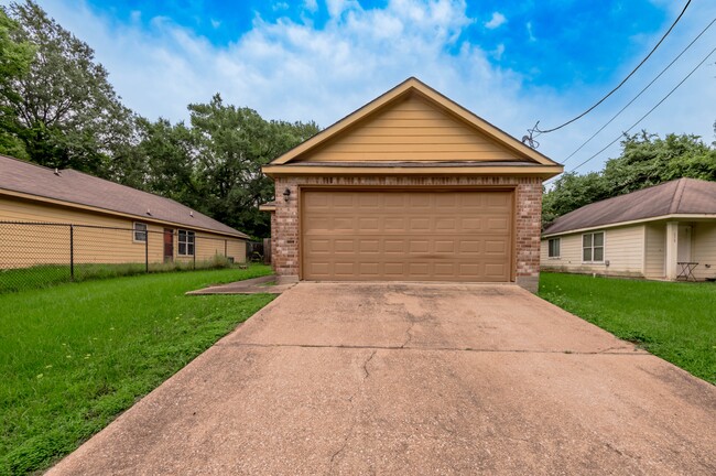 Photo - 636 Avenue H