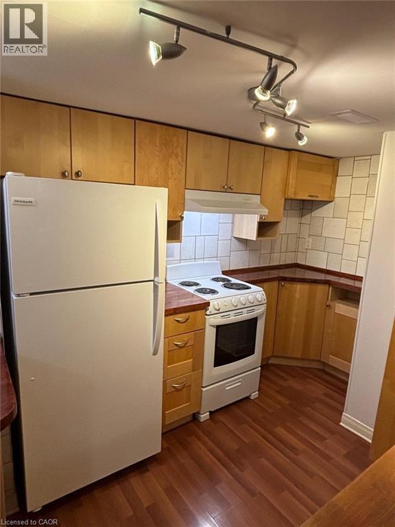 Photo - 209 Balsam Ave S