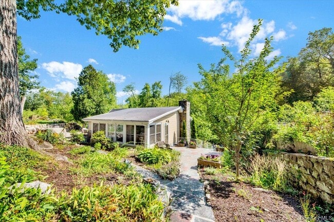 Building Photo - 25 Evergreen Rd