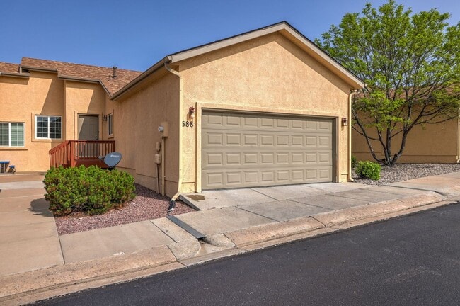 Building Photo - Available Now 3 Bed 3 Bath 2 Car Garage To... Rental