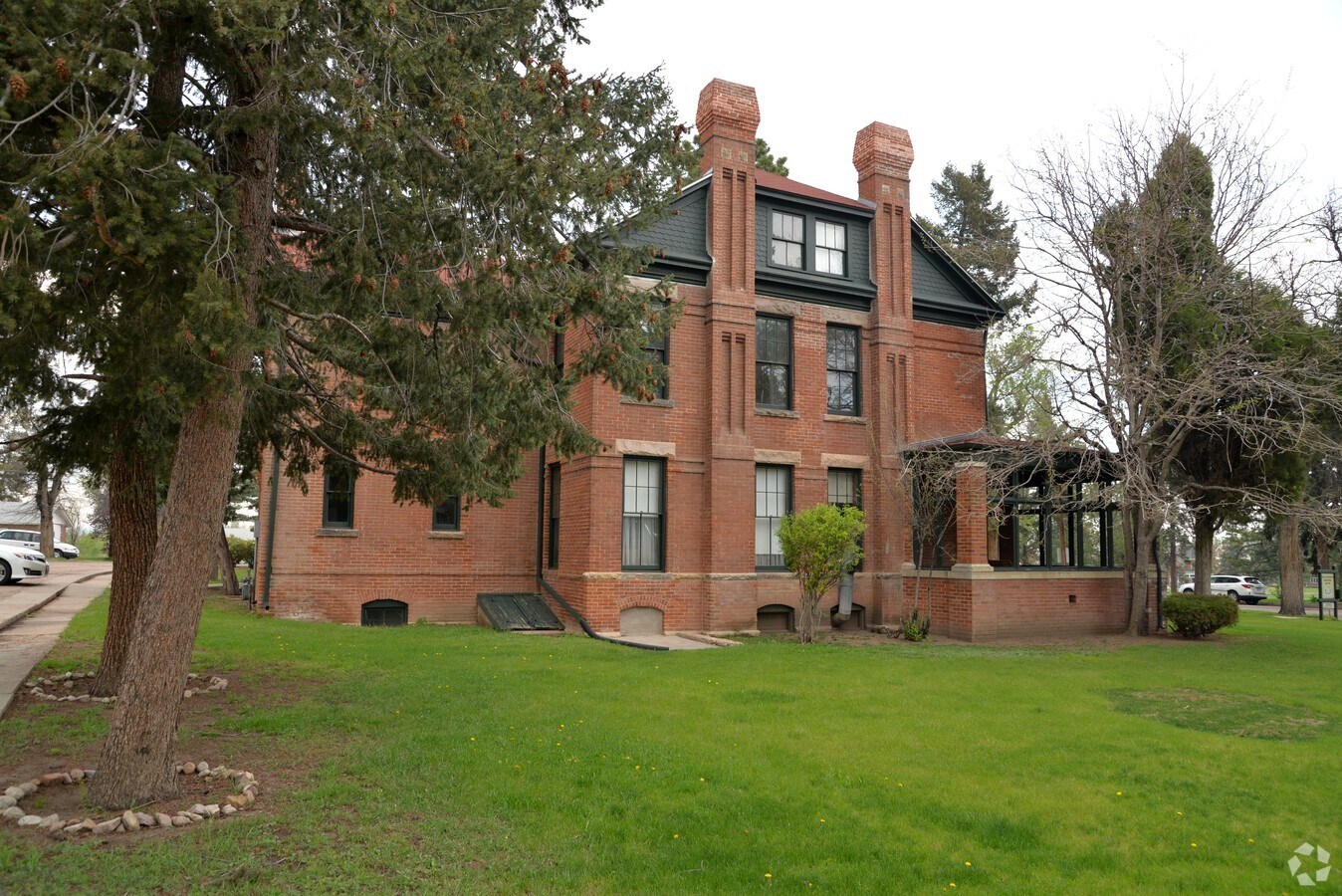 Photo - Friends Apartments