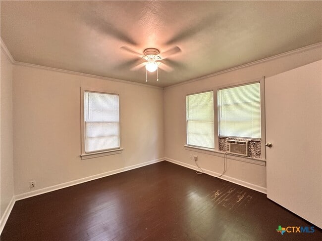Photo - 950 Field St