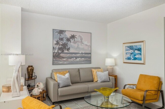 Photo - 4925 Collins Ave Unit 2D