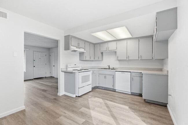 Photo - 1504 Rose Ave