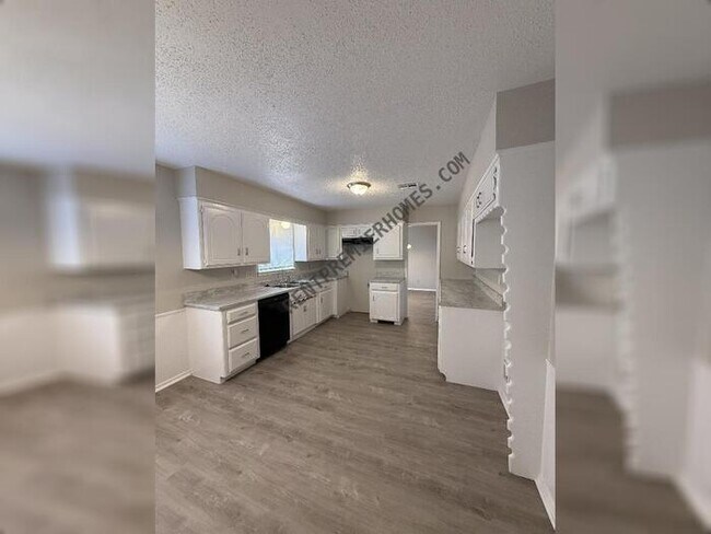 Photo - 1925 N Ann Arbor Pl