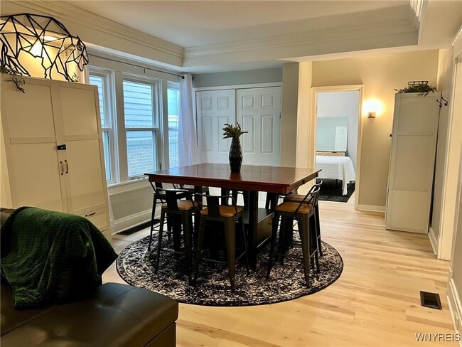 Photo - 1691 Hertel Ave