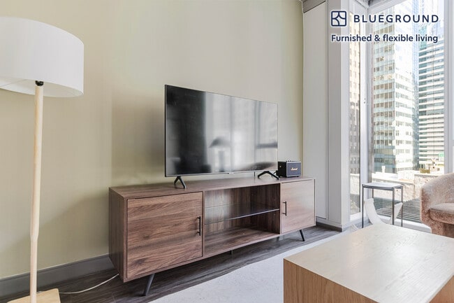 Photo - 215 W Lake St Unidad FL6-ID1342