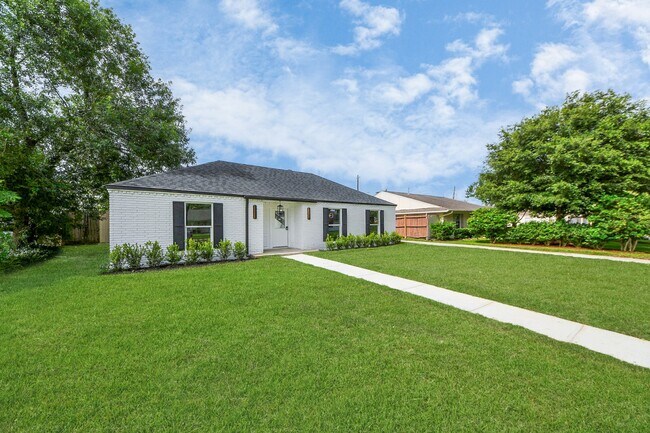 Photo - 6249 Locke Ln