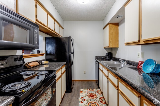 2BR, 1BA - Atwood - Brookfield Village Apartments