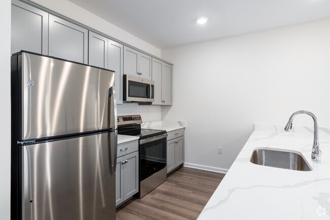 2BR, 2BA - 1,095SF - Kitchen
