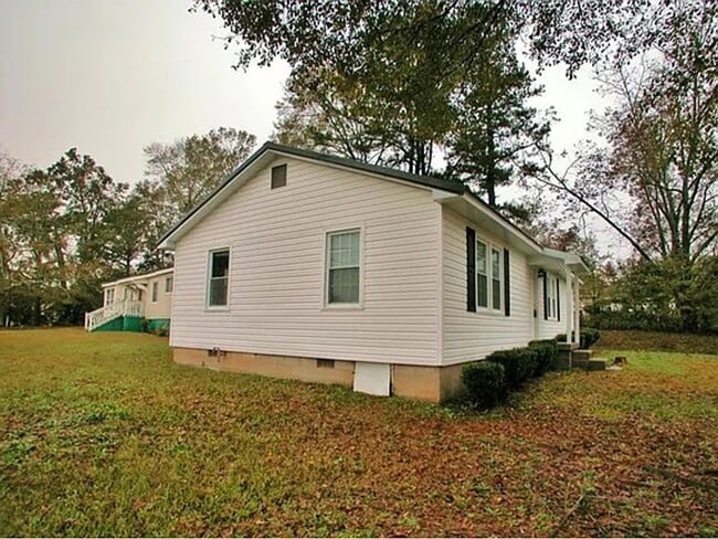 Photo - Charming 3 Bedroom home