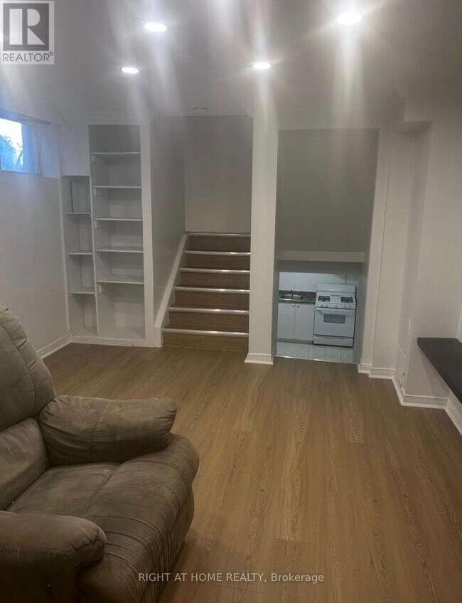 Photo - 783 Consort Crescent