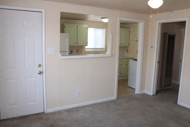 Photo - Upstairs 1 Bedroom, 1 Bathroom Unit in Ant...