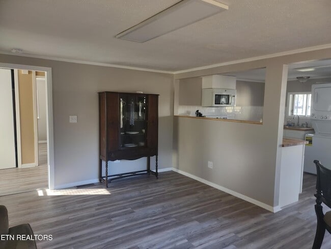 Photo - 757 W Outer Dr