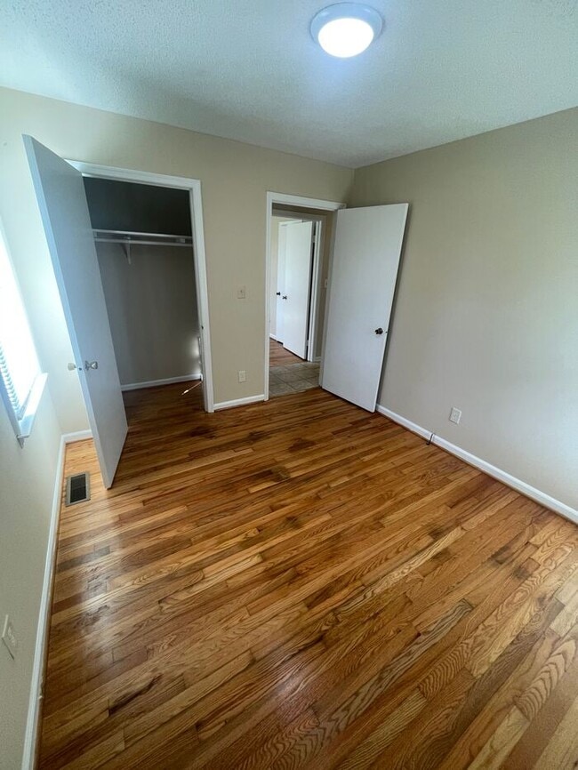 Photo - 705 Harris Rd