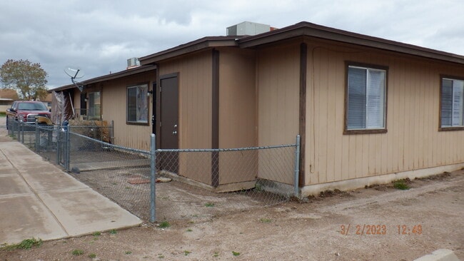 Building Photo - 441 W 20th Ave Unit 4