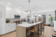 4BR, 3BA - 1,833SF - Kitchen