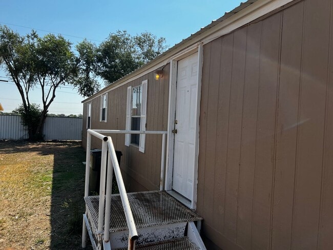 Photo - 3 Bedroom-2Bath located near CAFB