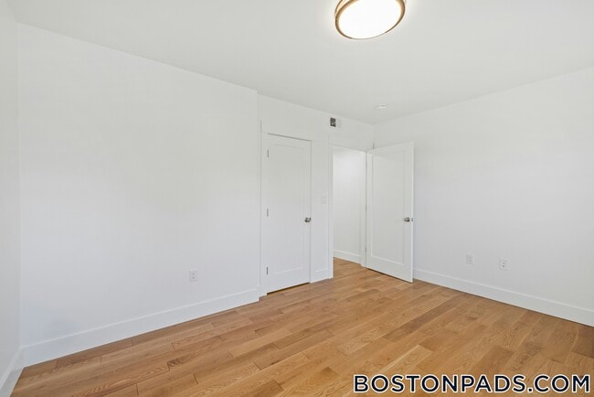 Building Photo - 406 Columbia St Rental