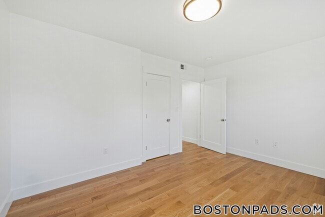 Building Photo - 406 Columbia St Rental