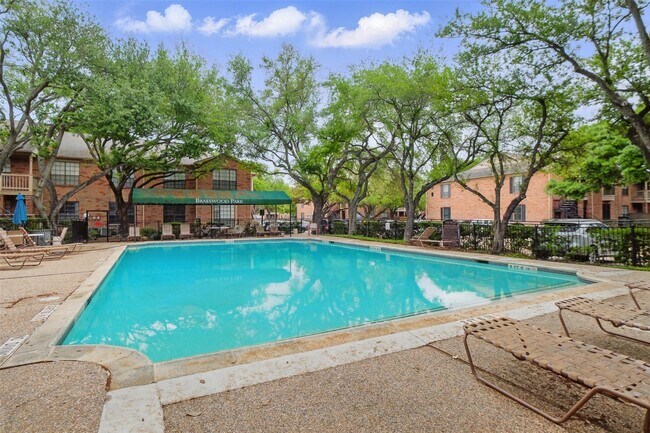 Building Photo - 2255 Braeswood Park Dr Unit 166