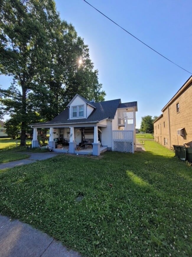 Building Photo - Maryville 37804 - Updated 1 bedroom, 1 bat...