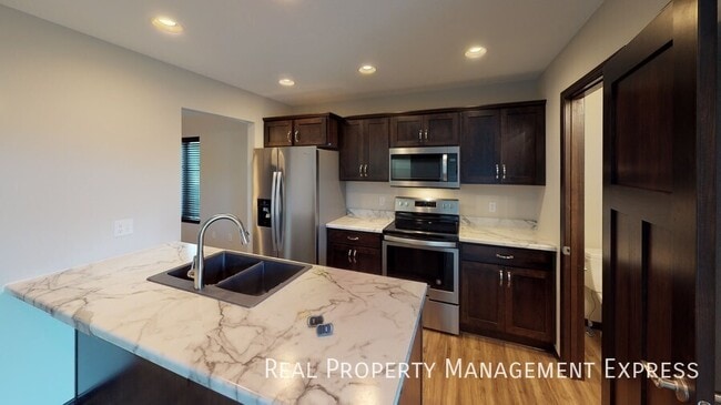 Photo - 3 Bedroom 1.5 Bathroom Townhome w/ Double Stall Attached Garage on the West side of Sioux Falls