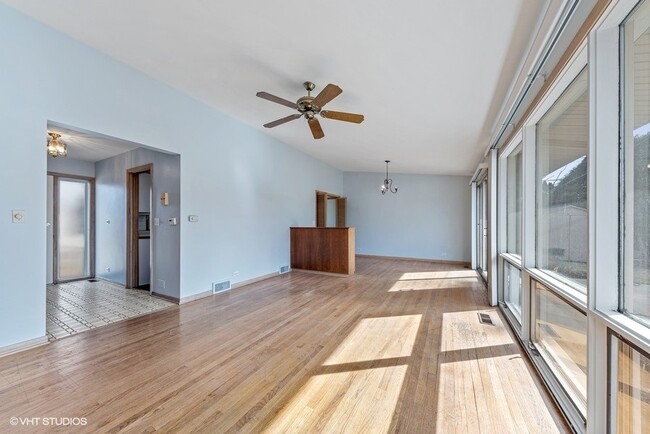 Photo - 493 Amherst Ave