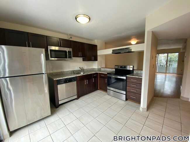 Photo - 140 N Beacon St Unidad B3